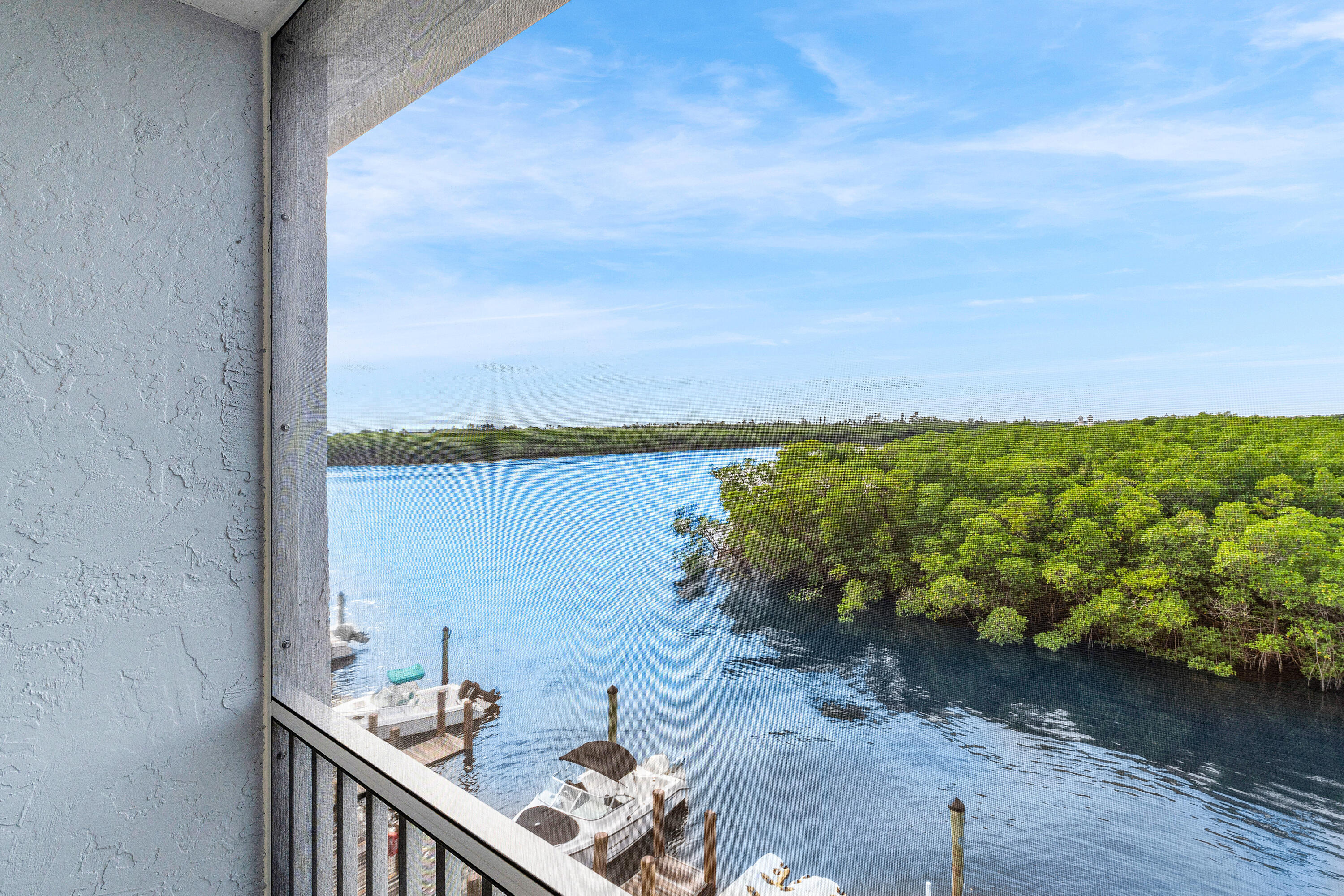 HARBOUR HALL INLET CLUB - Residential