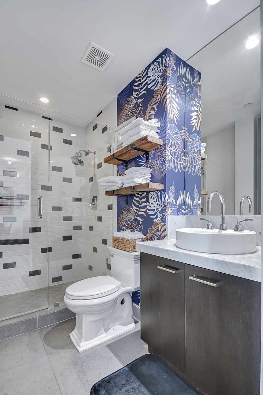 MARK DOWNTOWN CONDO - Residential Lease