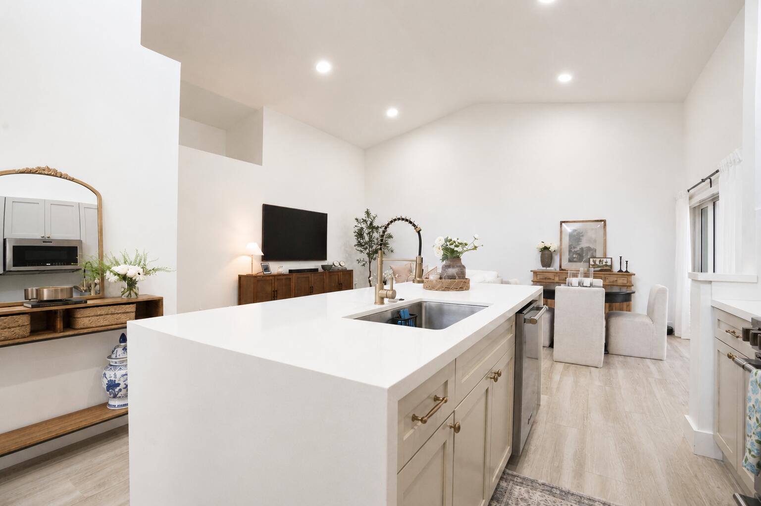 HAMPTON LAKES - Residential
