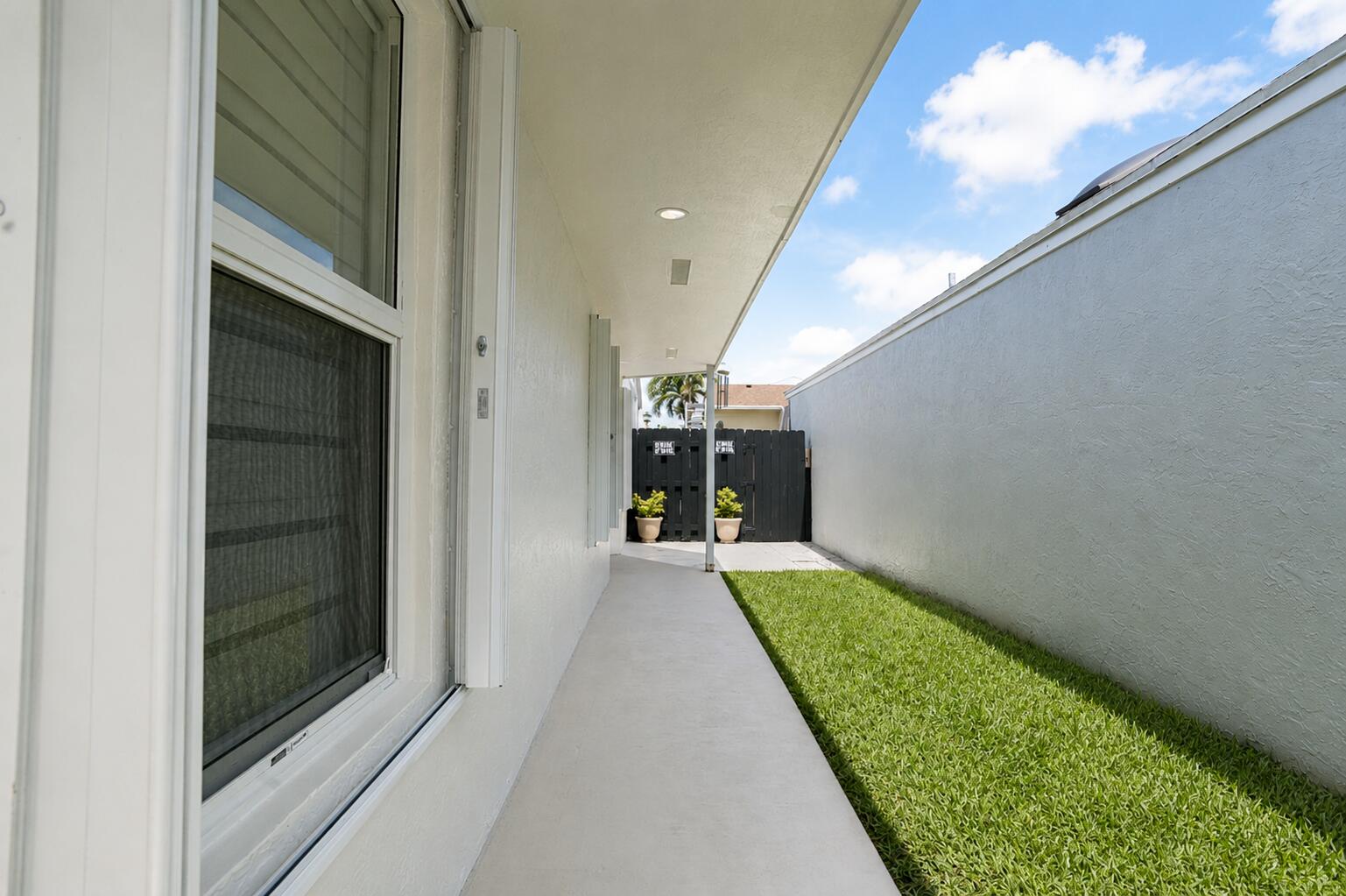 HAMPTON LAKES - Residential