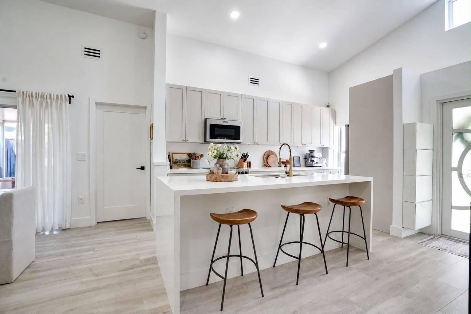 HAMPTON LAKES - Residential