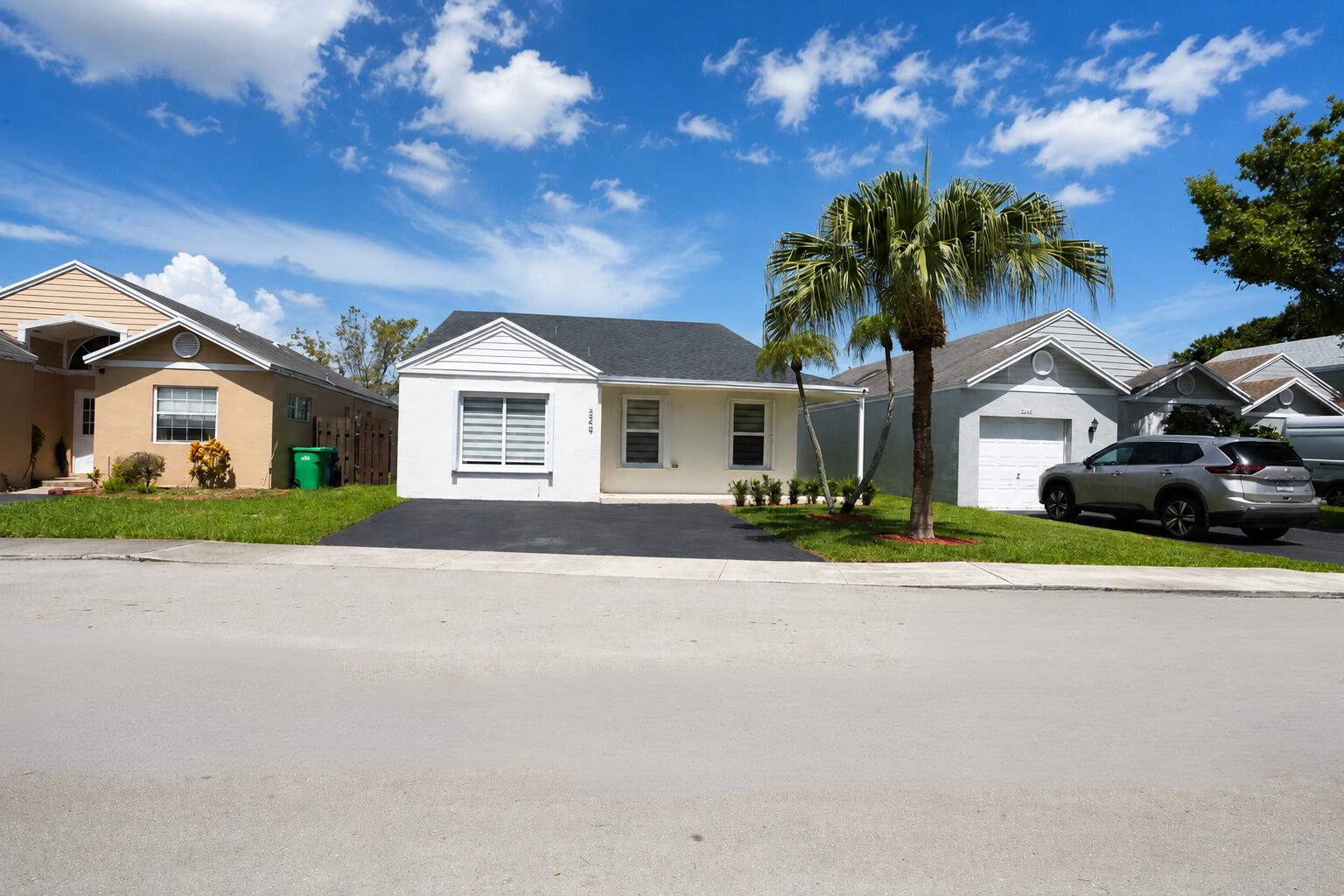 HAMPTON LAKES - Residential