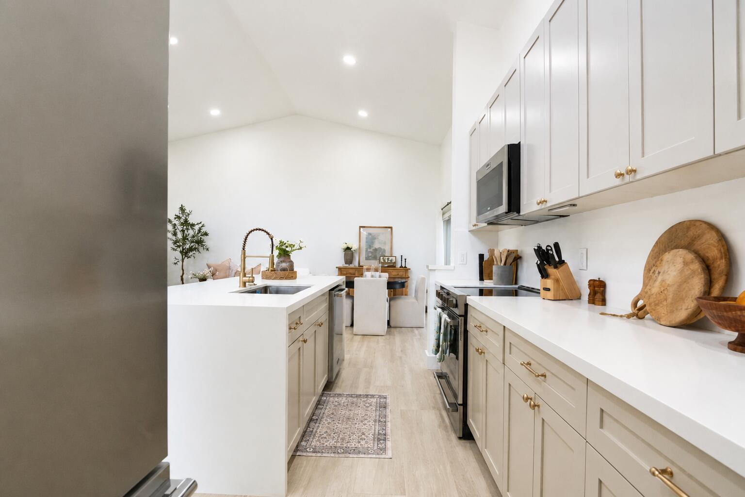 HAMPTON LAKES - Residential