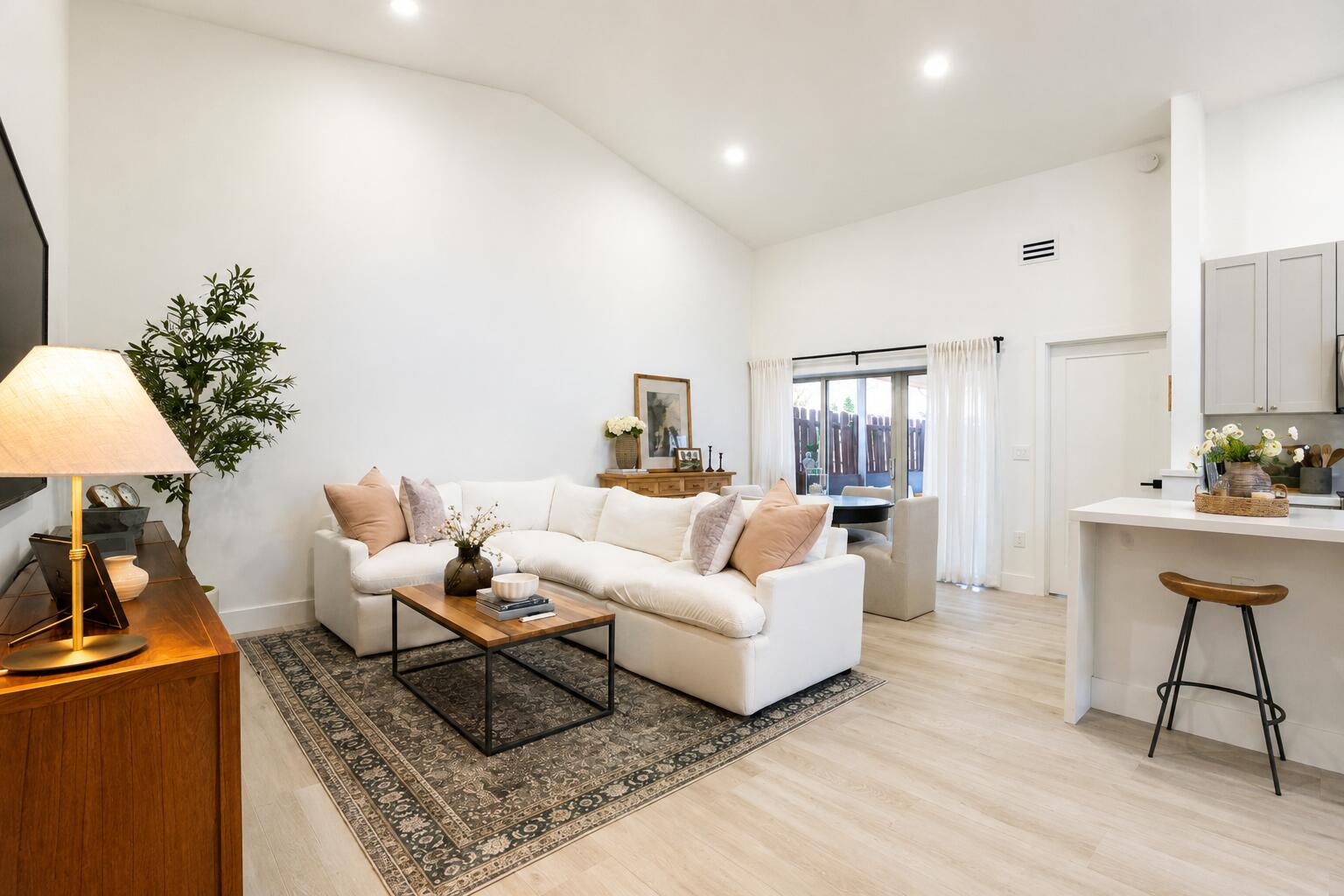 HAMPTON LAKES - Residential