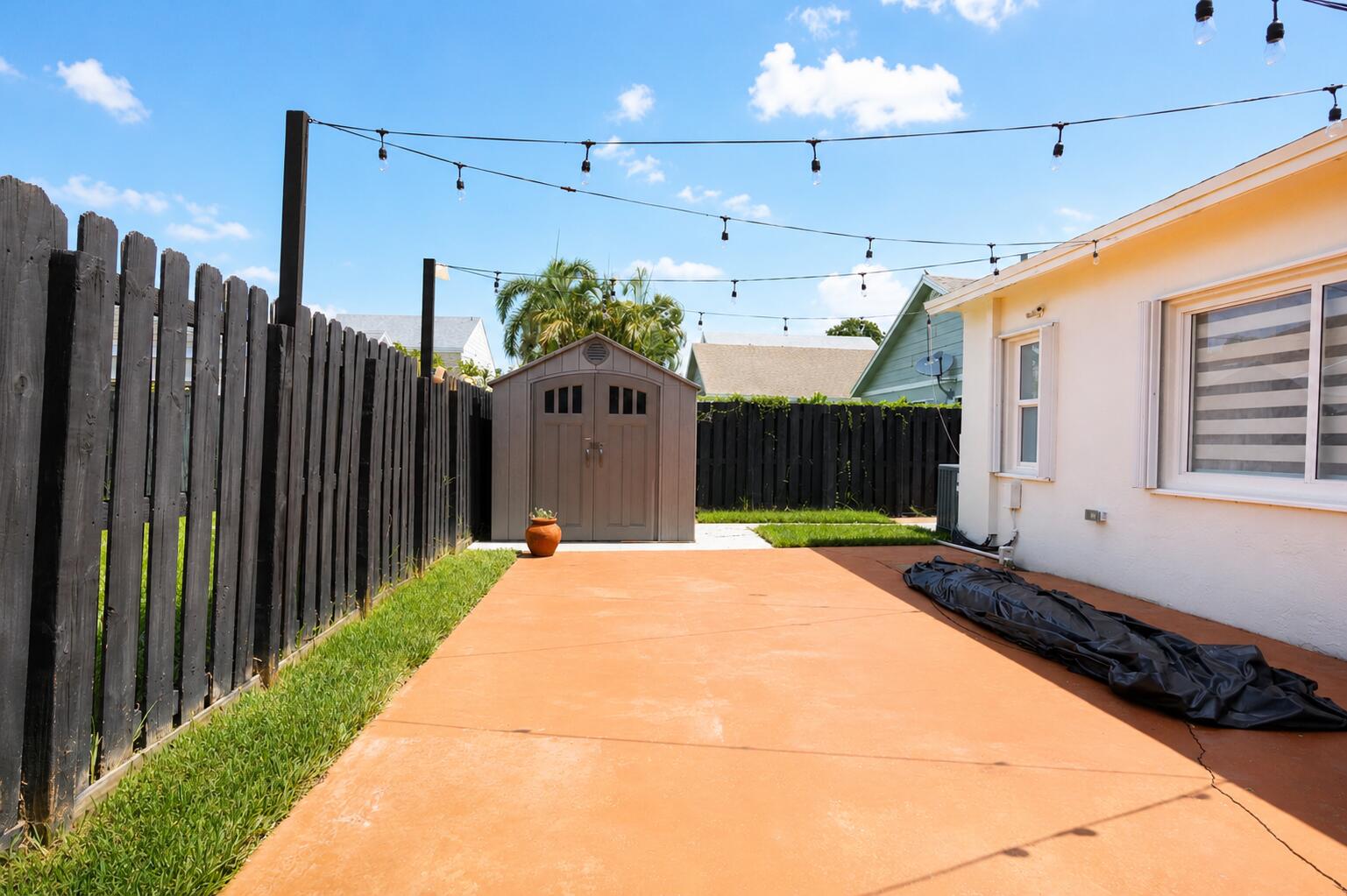 HAMPTON LAKES - Residential