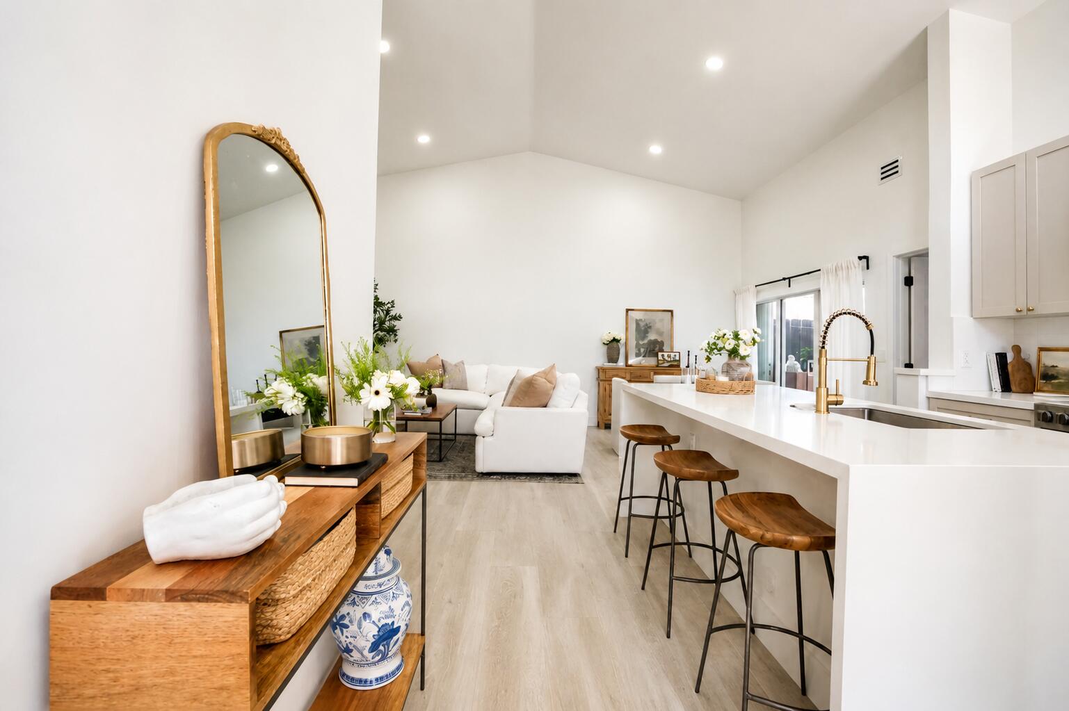 HAMPTON LAKES - Residential