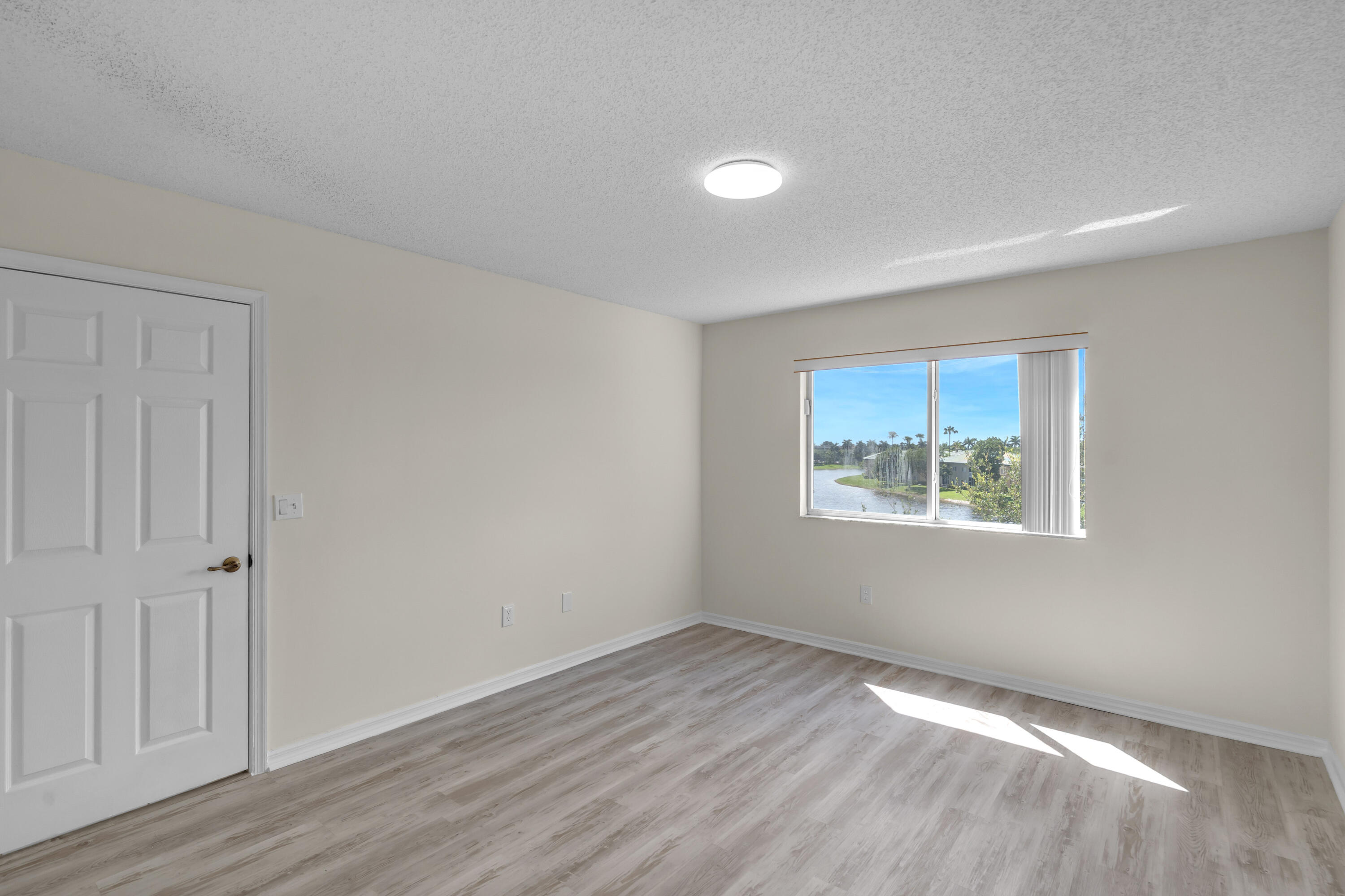 SOUTHAMPTON CONDOMINIUM I - Residential
