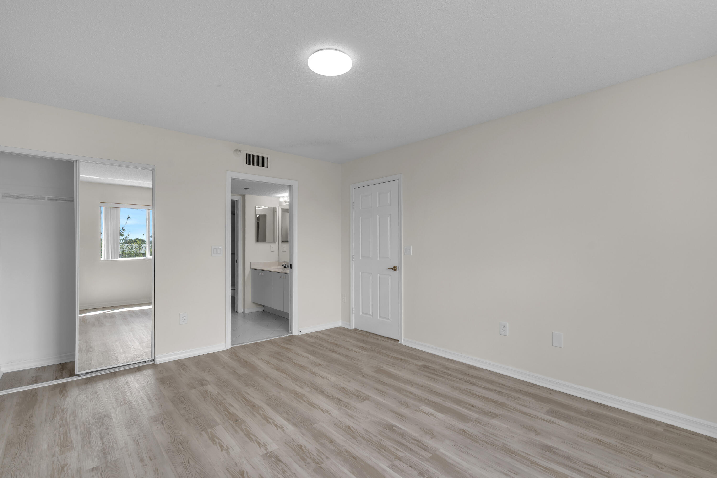 SOUTHAMPTON CONDOMINIUM I - Residential