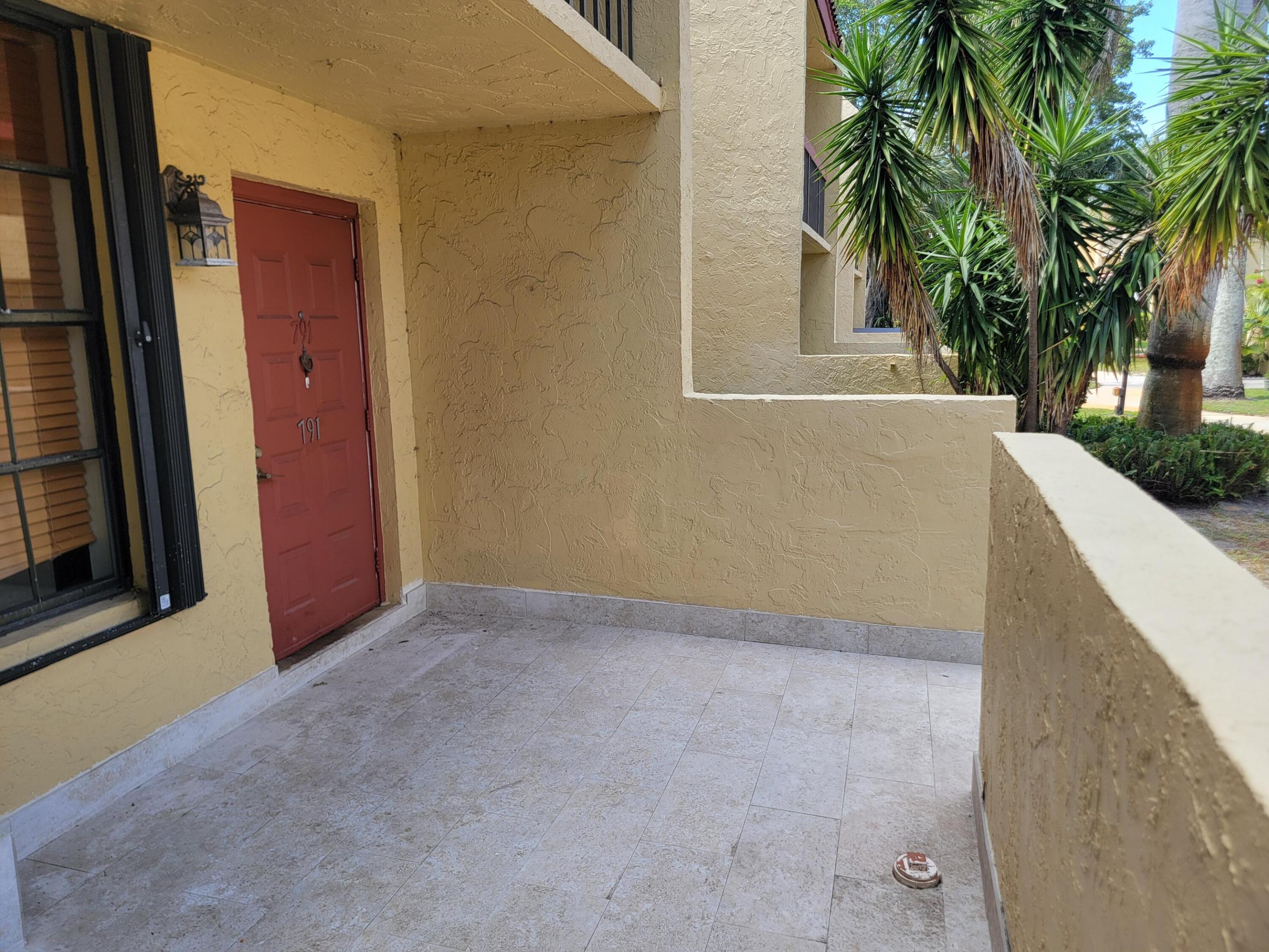 Incredible East location makes this Townhome an incredible find.   Full updated 2 Bedroom unit with a great inclosed back patio.   Prior Tenant used it as a 3rd bedroom.   Come take a look before it is gone.