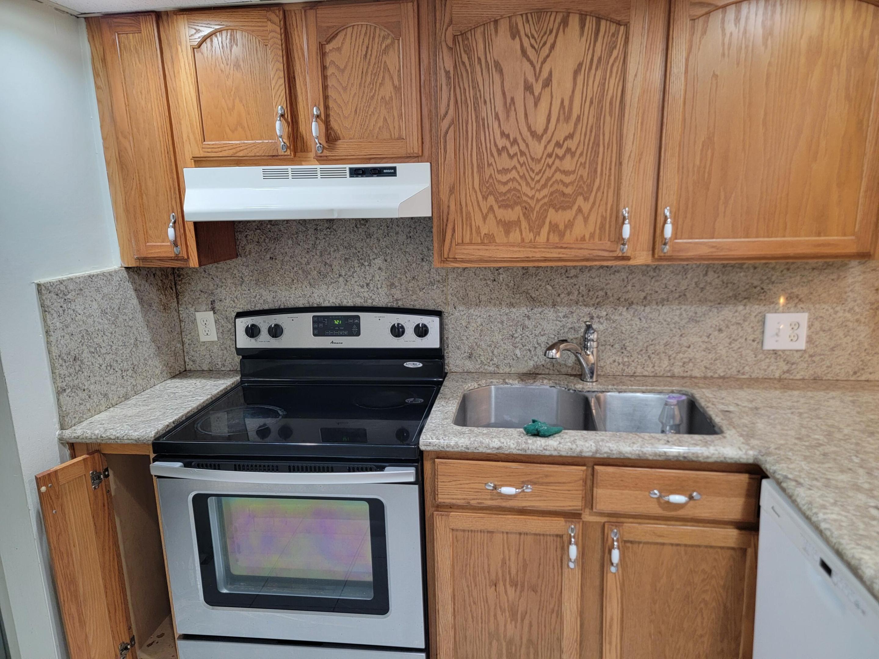 VISTA GARDENS I CONDO - Residential Lease
