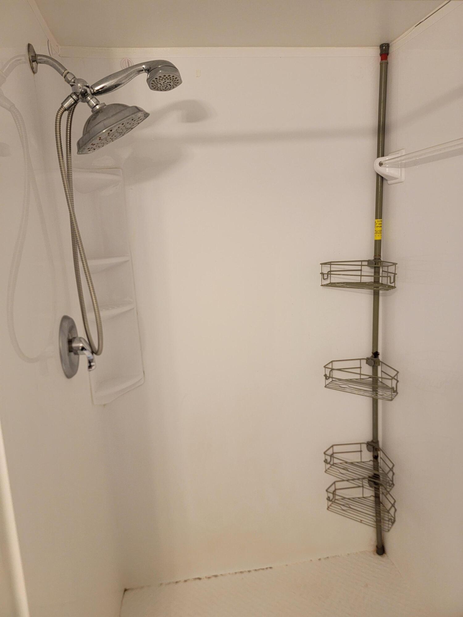 VISTA GARDENS I CONDO - Residential Lease