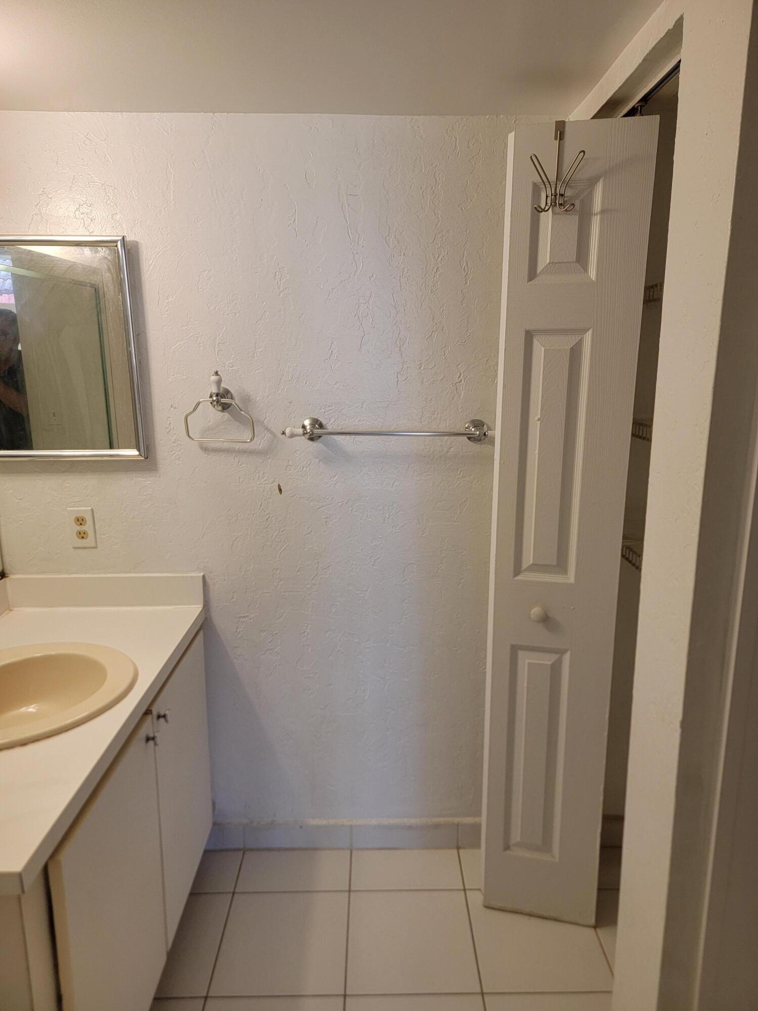 VISTA GARDENS I CONDO - Residential Lease