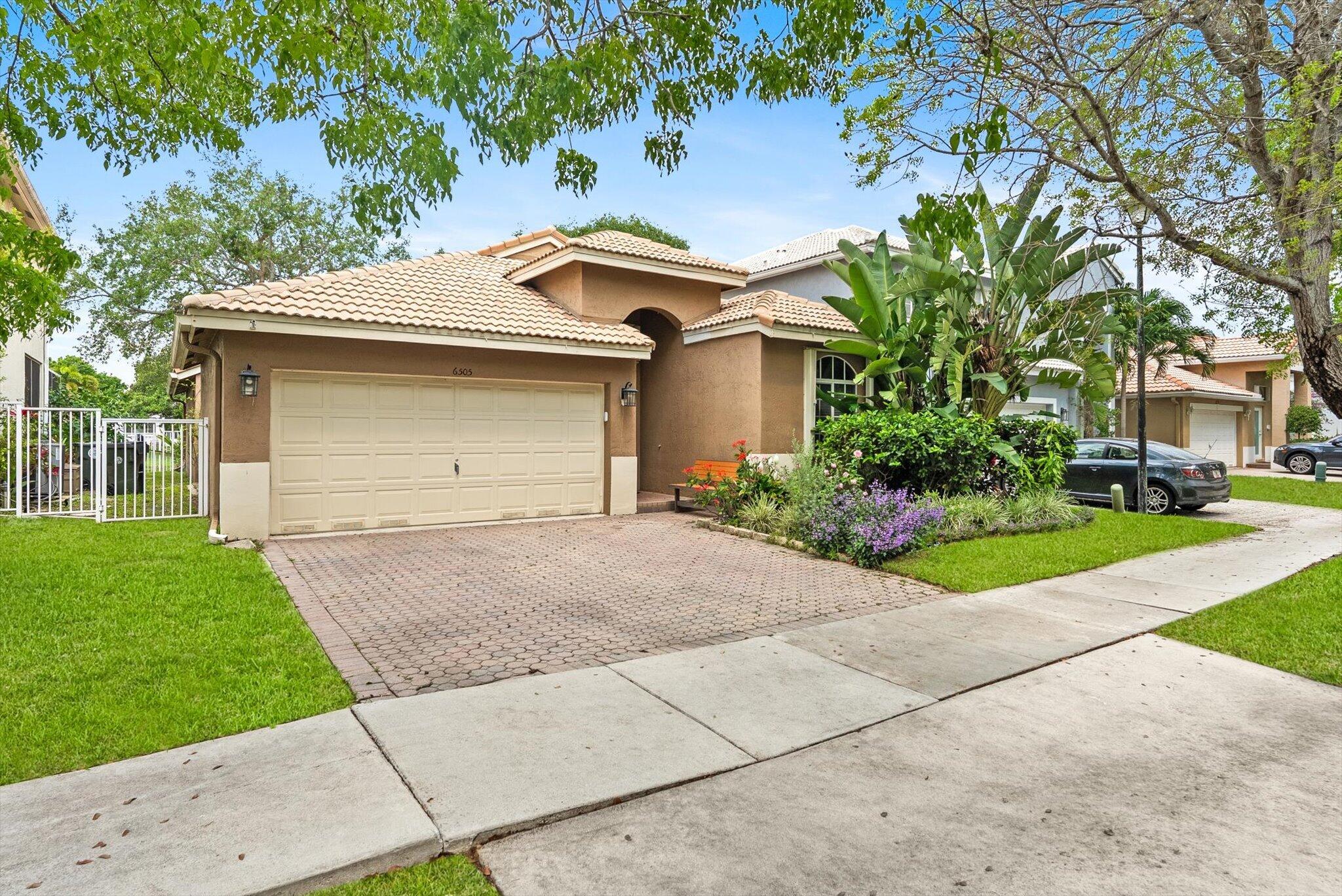REGENCY LAKES AT COCONUT CREEK - Residential