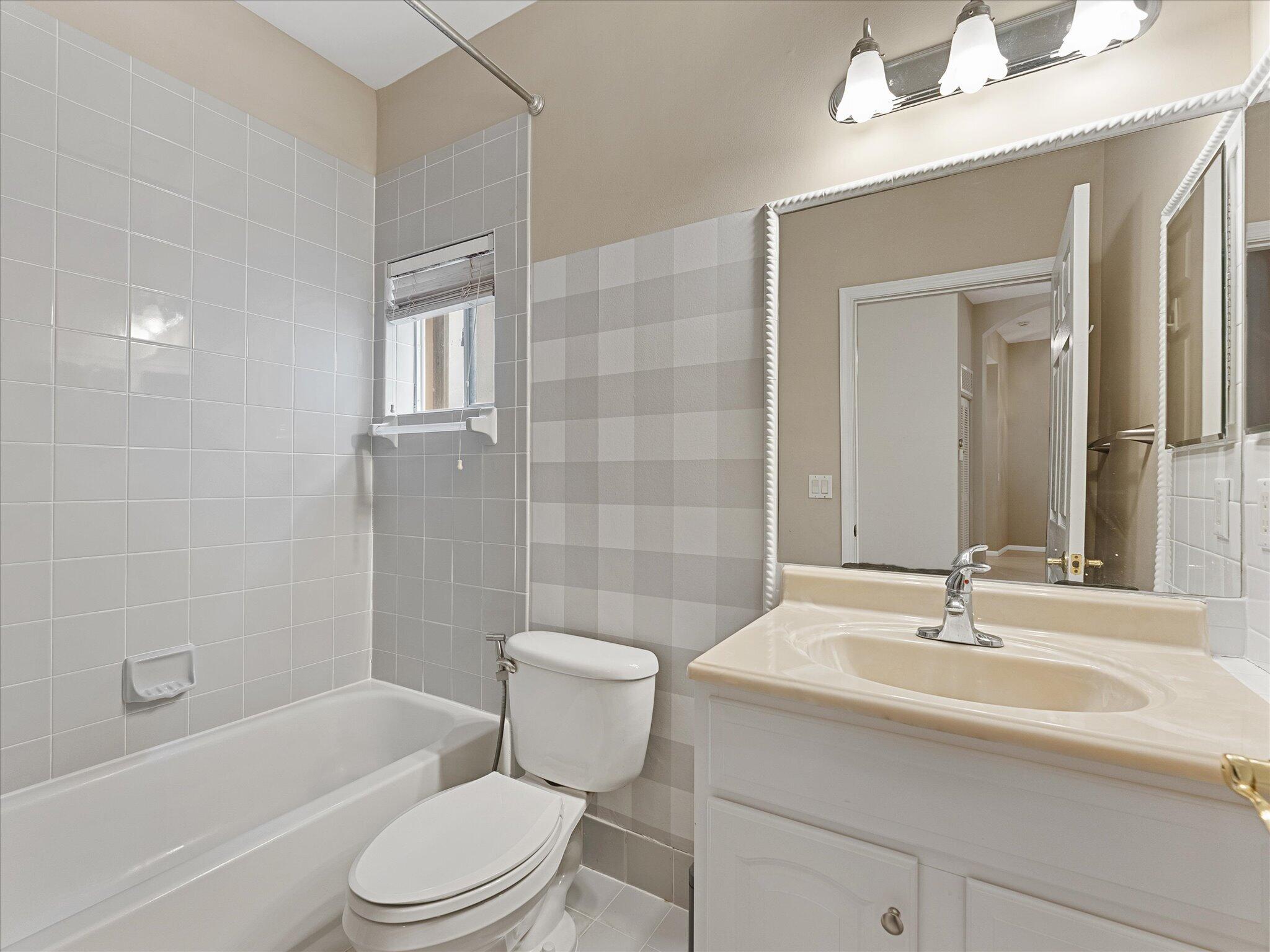 REGENCY LAKES AT COCONUT CREEK - Residential