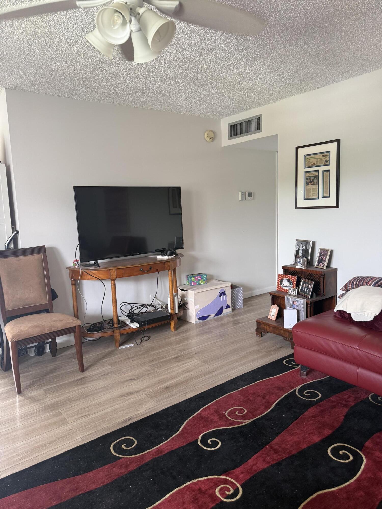 KINGS POINT - Residential