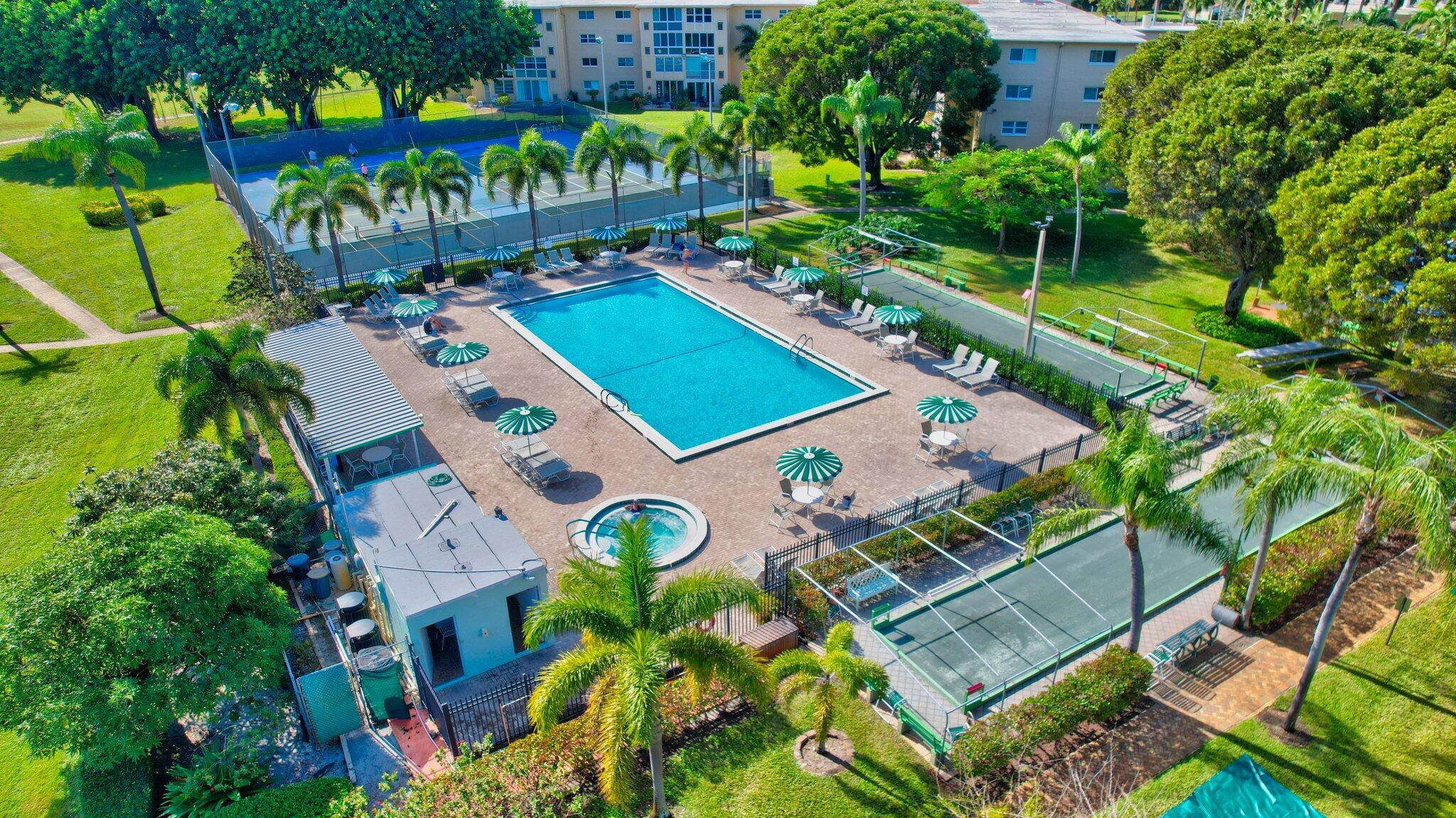 VILLAGE ROYALE GREENWOOD CONDO - Residential