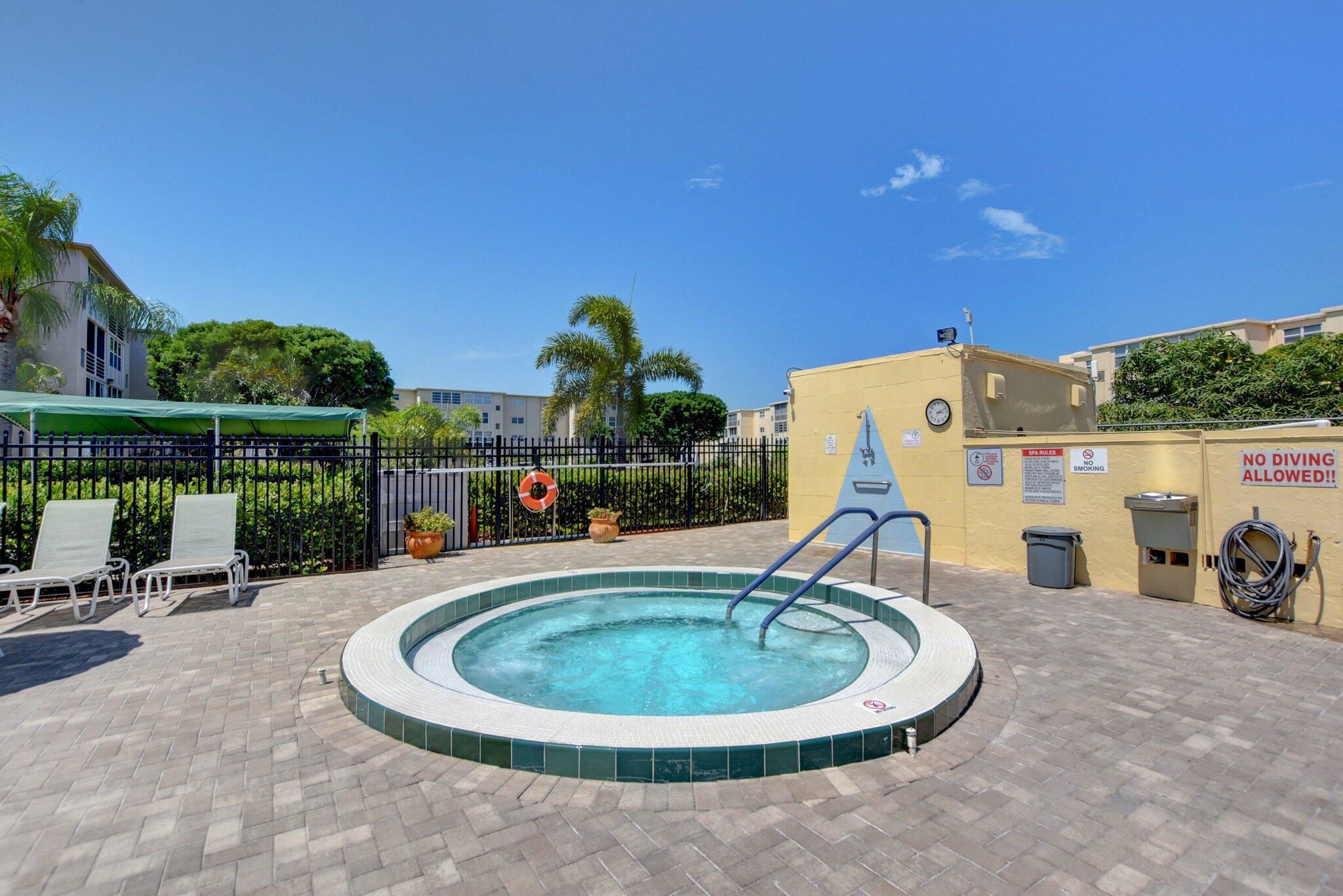 VILLAGE ROYALE GREENWOOD CONDO - Residential