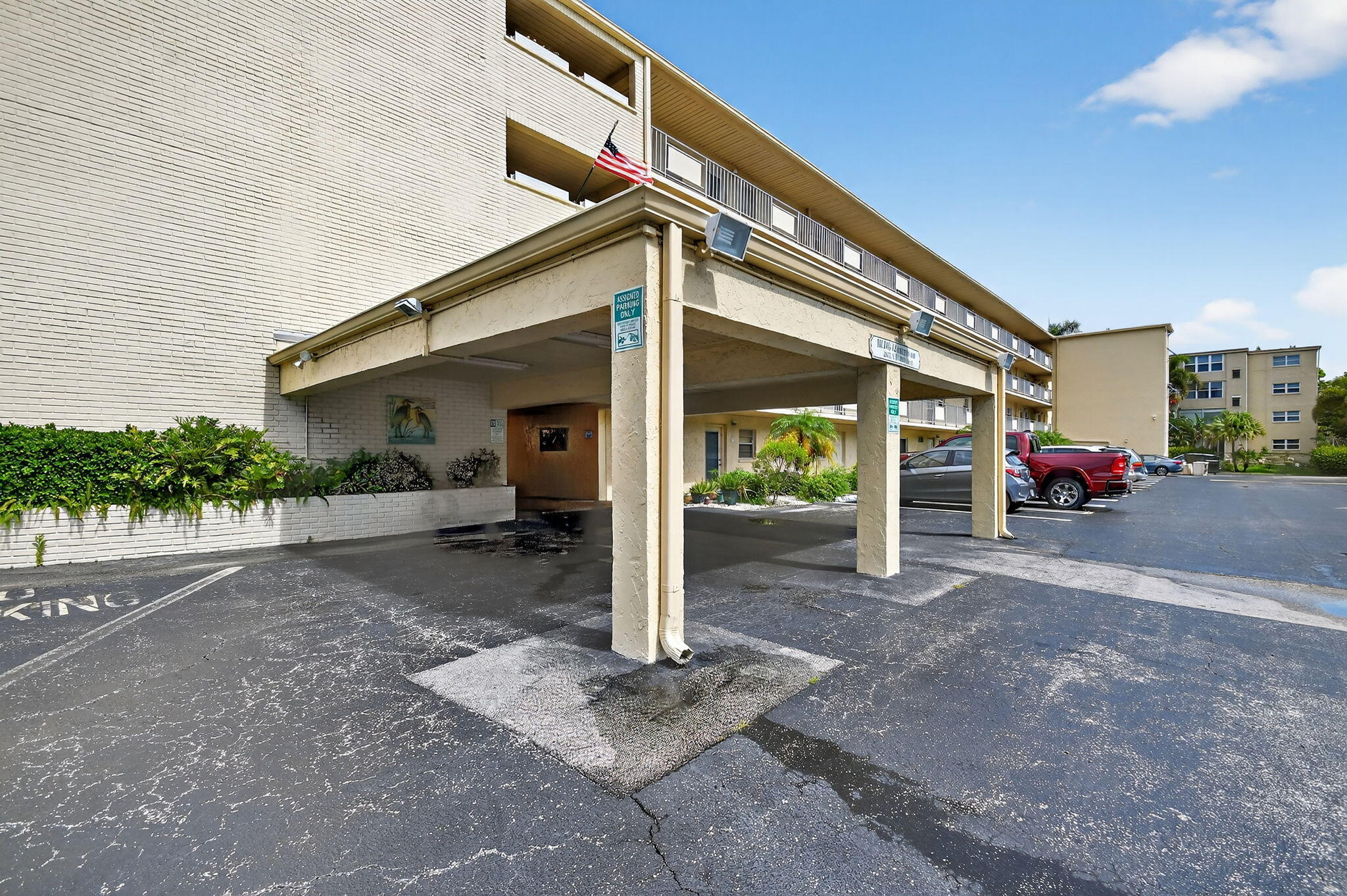 VILLAGE ROYALE GREENWOOD CONDO - Residential