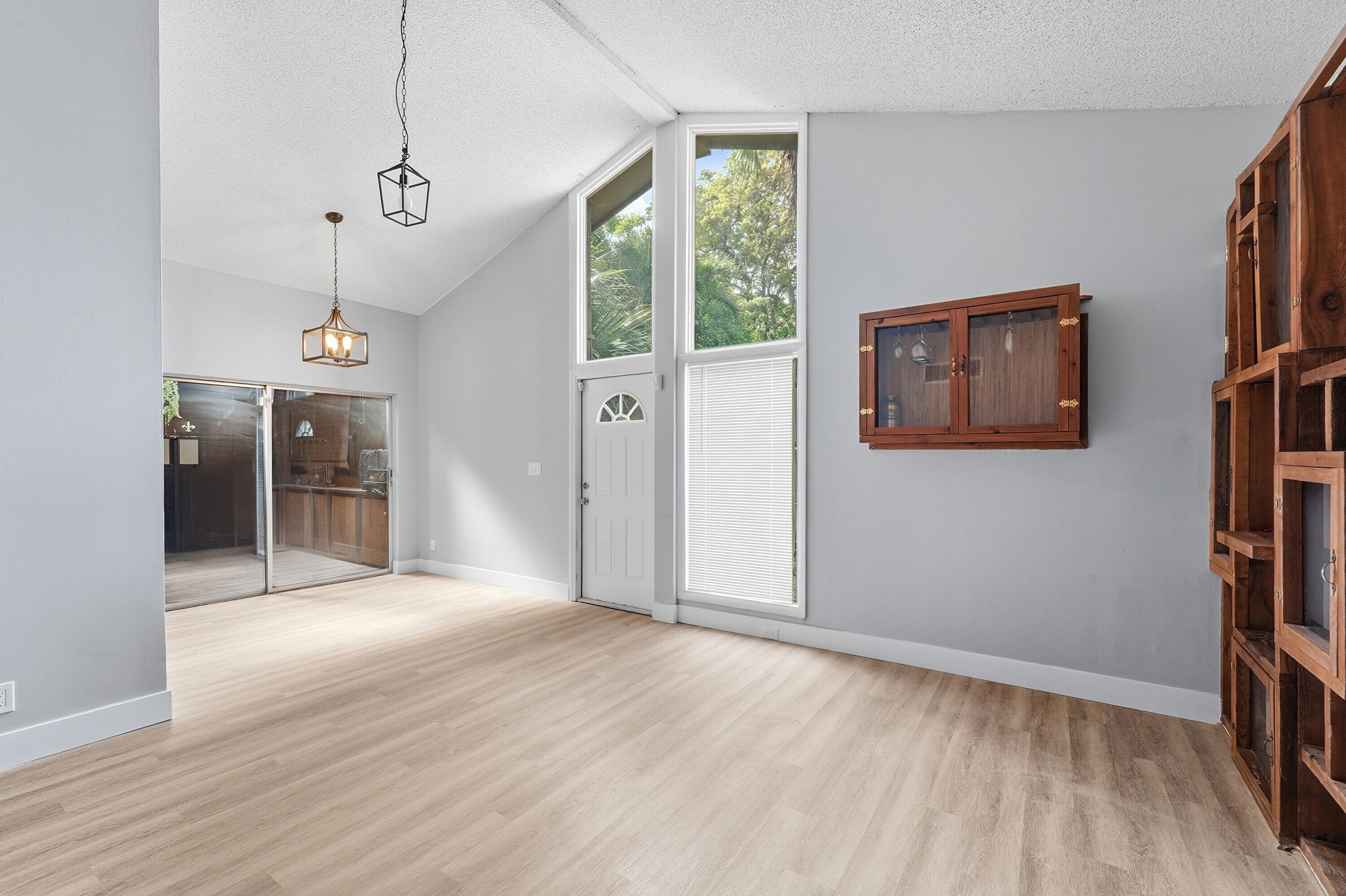 APPLE CREEK - Residential