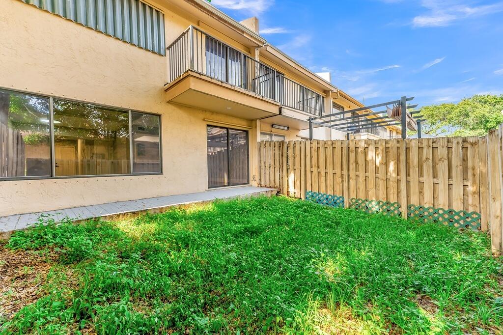 COLONIAL LAKES VILLAS - Residential