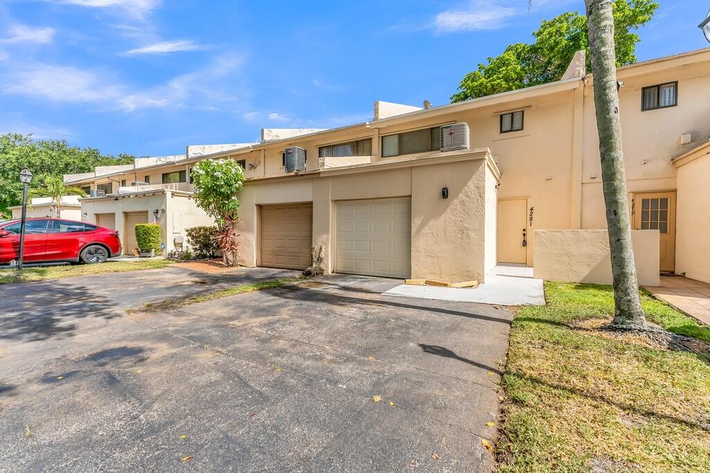 COLONIAL LAKES VILLAS - Residential