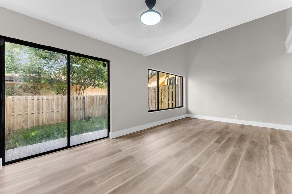 COLONIAL LAKES VILLAS - Residential