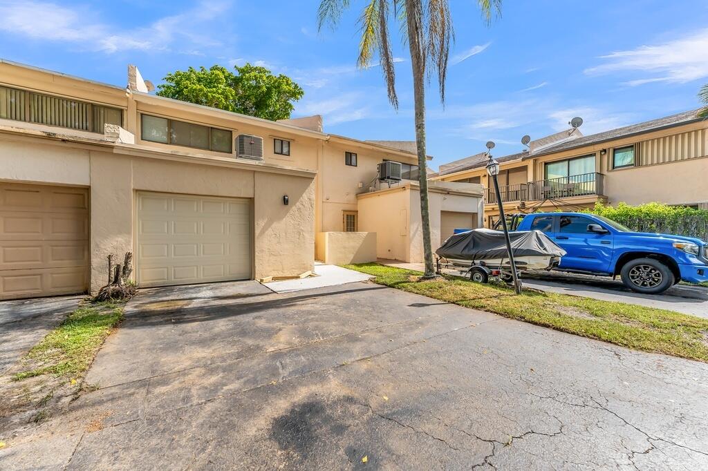 COLONIAL LAKES VILLAS - Residential