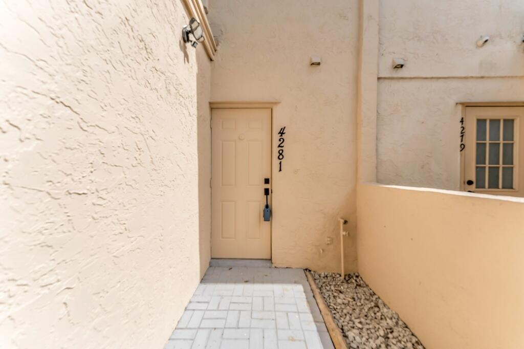 COLONIAL LAKES VILLAS - Residential