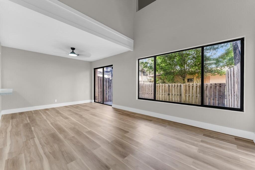 COLONIAL LAKES VILLAS - Residential