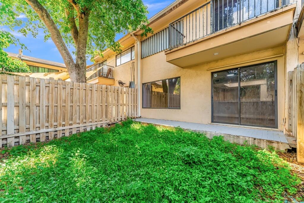 COLONIAL LAKES VILLAS - Residential