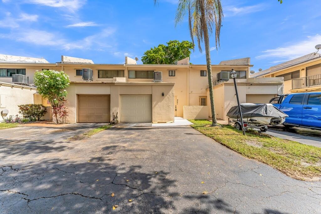 COLONIAL LAKES VILLAS - Residential