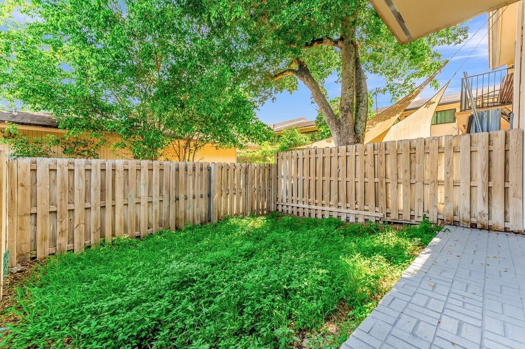 COLONIAL LAKES VILLAS - Residential