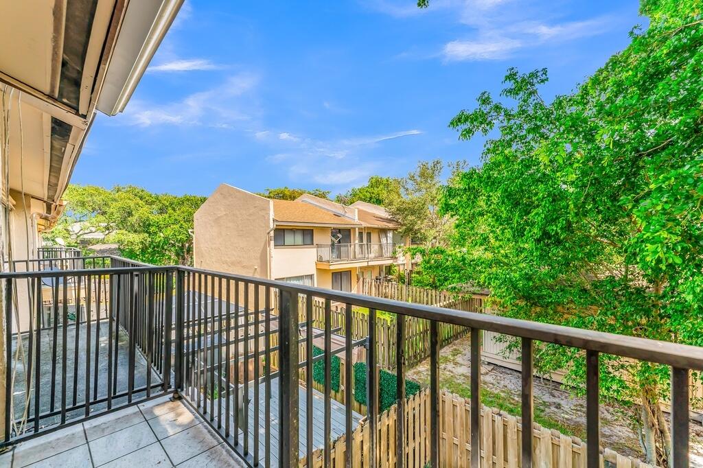 COLONIAL LAKES VILLAS - Residential