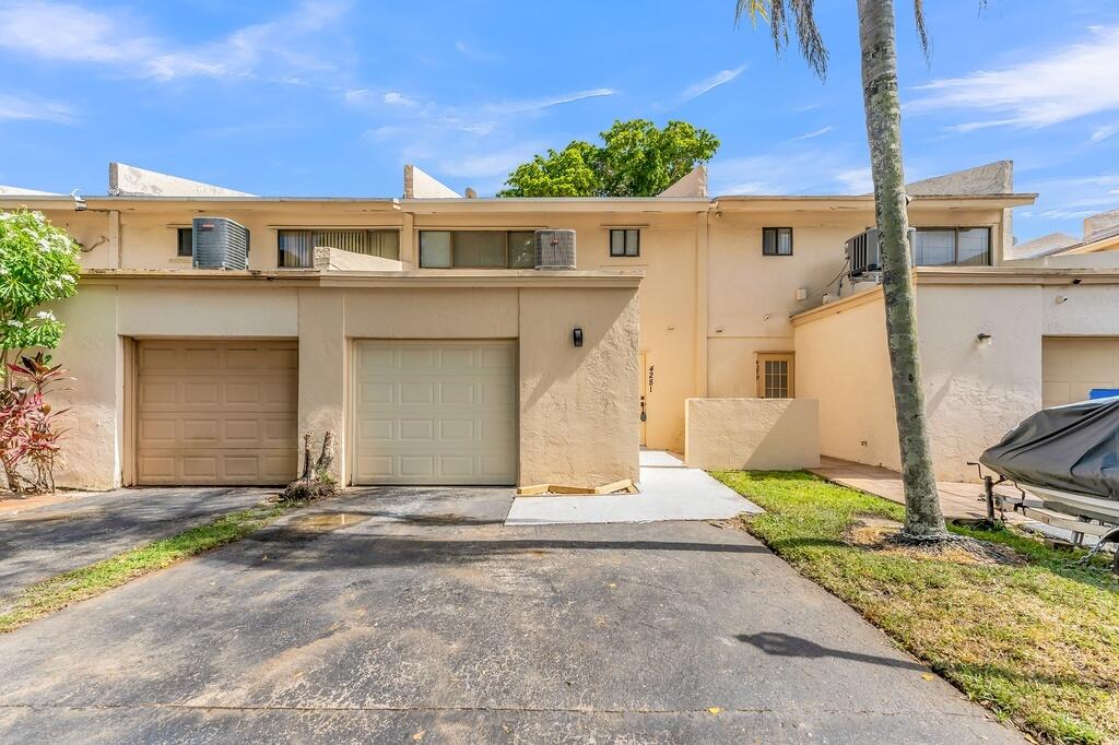 COLONIAL LAKES VILLAS - Residential