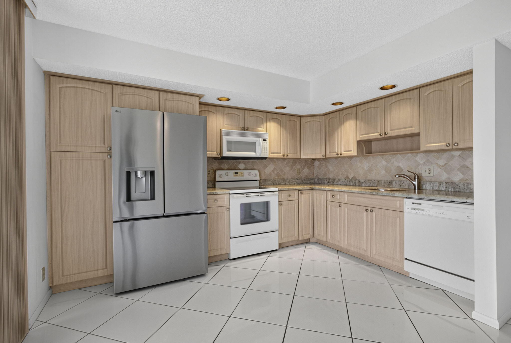 DOGWOOD CONDO - Residential
