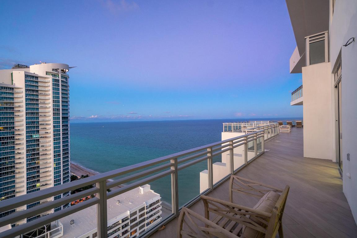 DIPLOMAT OCEANFRONT RESIDENCES - Residential