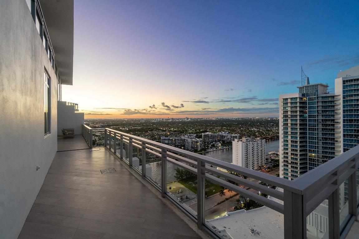 DIPLOMAT OCEANFRONT RESIDENCES - Residential