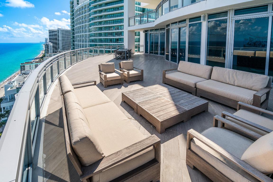 DIPLOMAT OCEANFRONT RESIDENCES - Residential