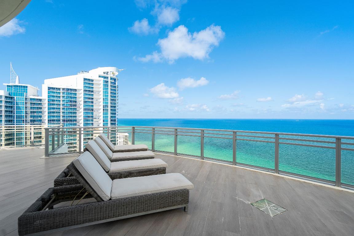 DIPLOMAT OCEANFRONT RESIDENCES - Residential