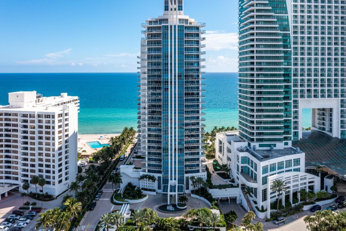 DIPLOMAT OCEANFRONT RESIDENCES - Residential