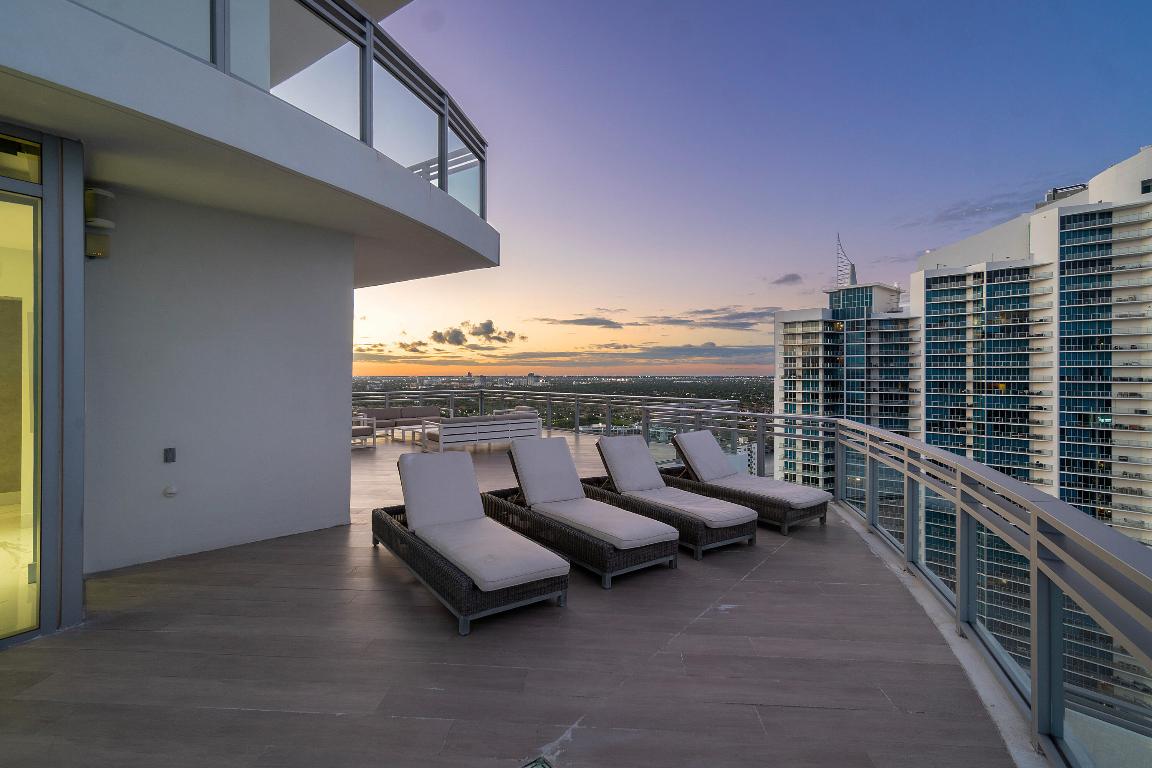 DIPLOMAT OCEANFRONT RESIDENCES - Residential