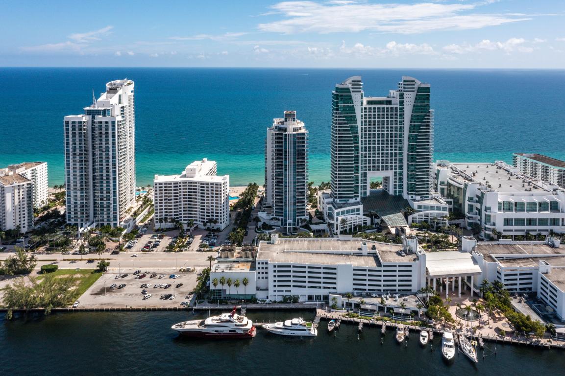 DIPLOMAT OCEANFRONT RESIDENCES - Residential