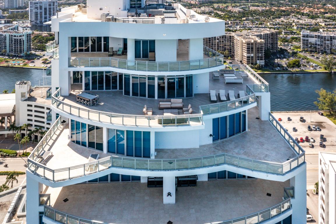 DIPLOMAT OCEANFRONT RESIDENCES - Residential