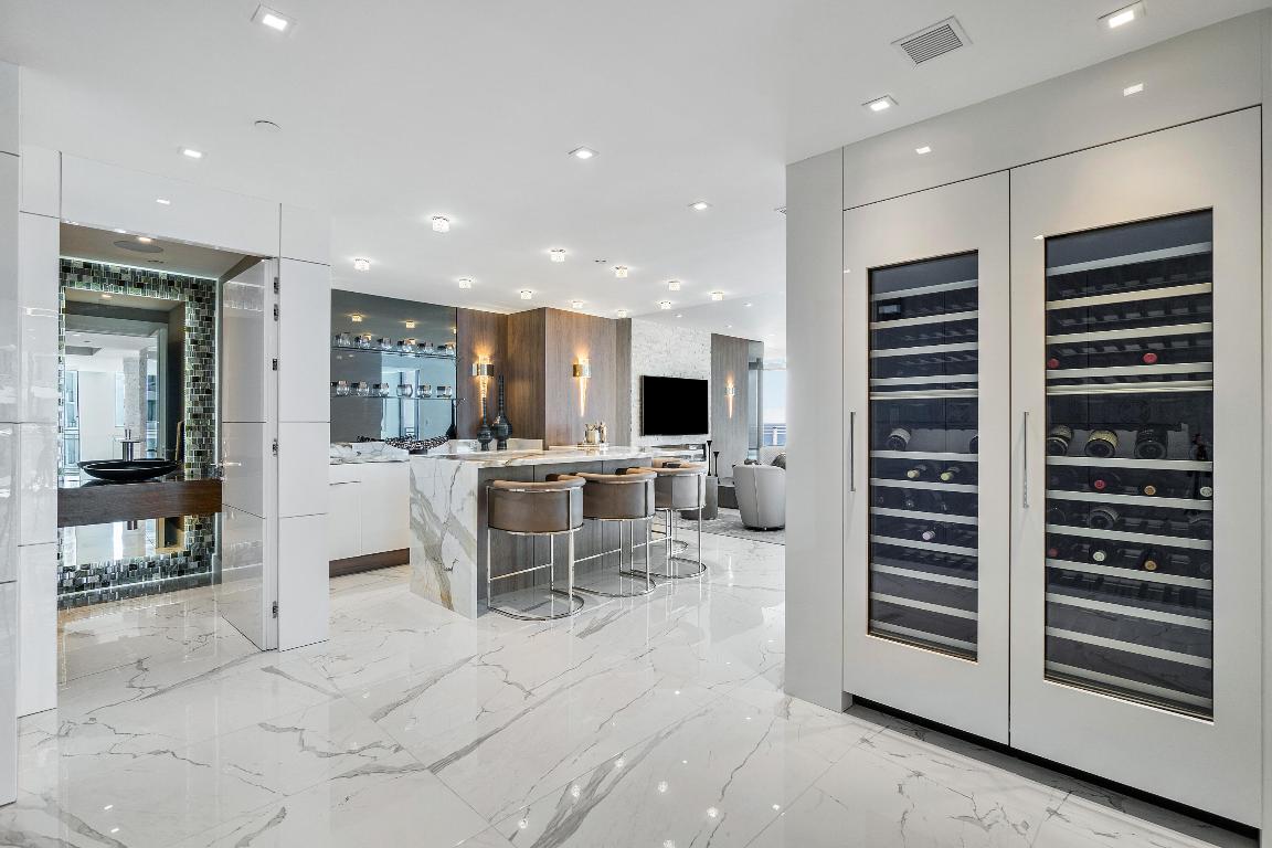 DIPLOMAT OCEANFRONT RESIDENCES - Residential