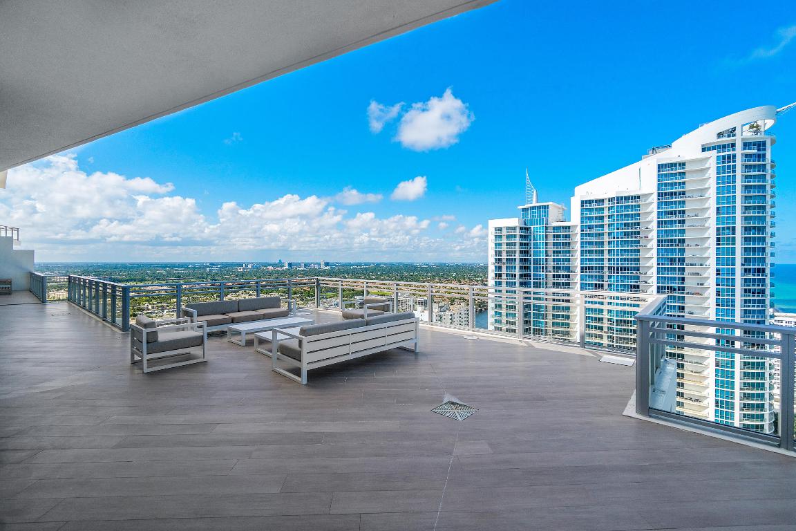 DIPLOMAT OCEANFRONT RESIDENCES - Residential