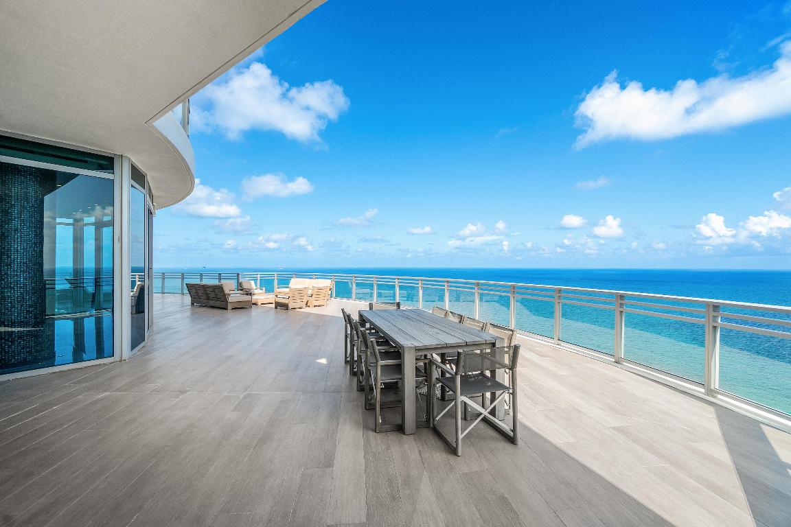 DIPLOMAT OCEANFRONT RESIDENCES - Residential