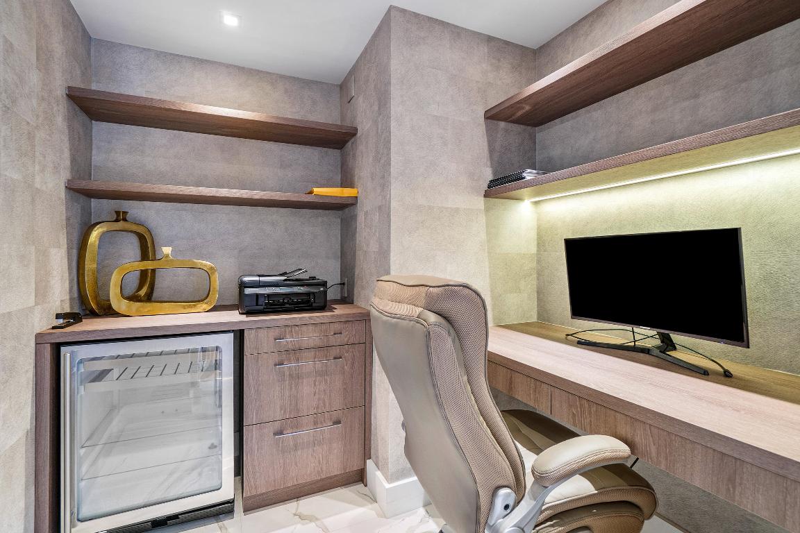 DIPLOMAT OCEANFRONT RESIDENCES - Residential