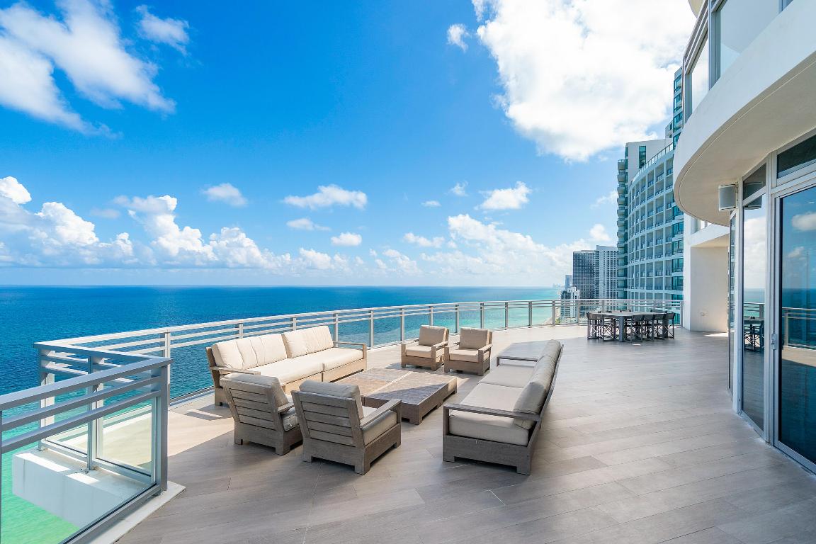 DIPLOMAT OCEANFRONT RESIDENCES - Residential