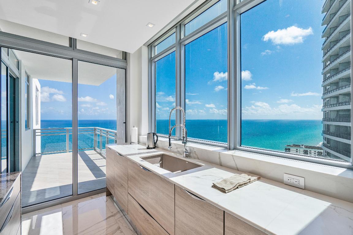 DIPLOMAT OCEANFRONT RESIDENCES - Residential