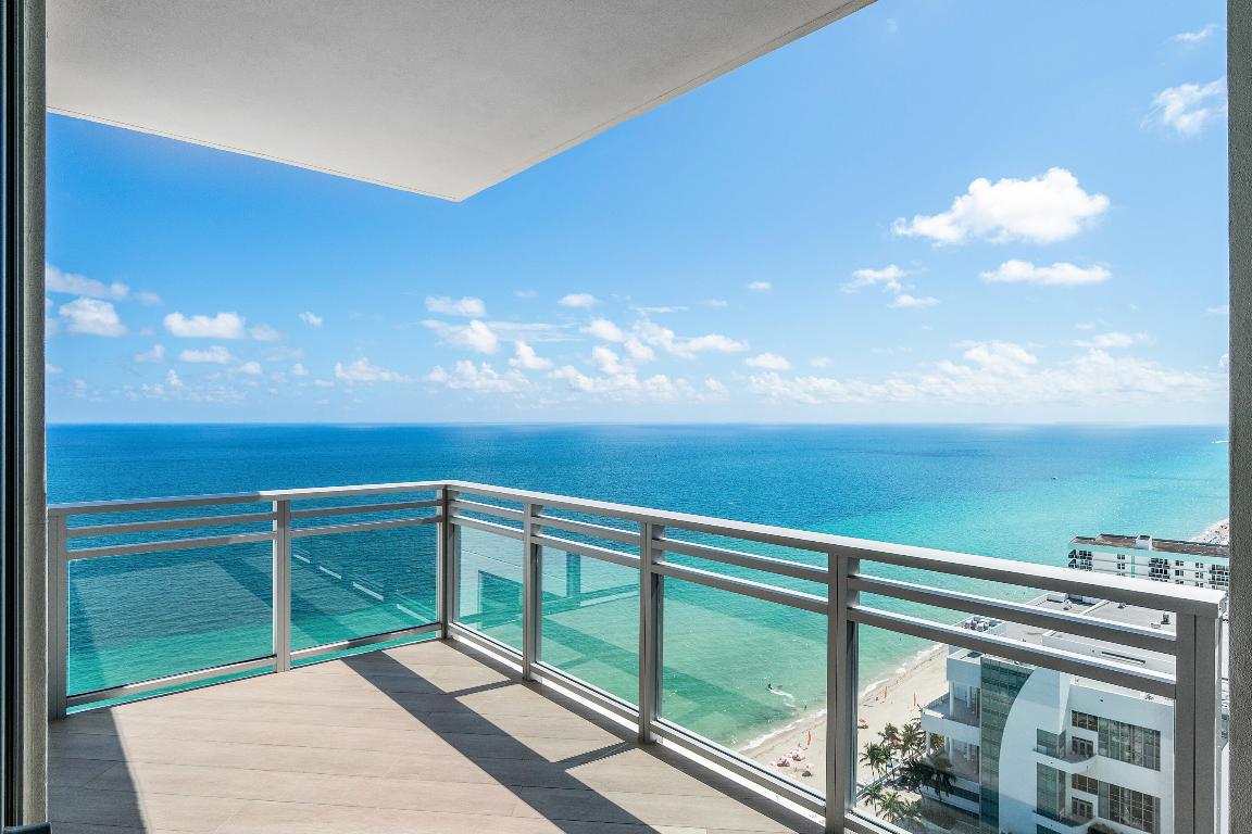 DIPLOMAT OCEANFRONT RESIDENCES - Residential